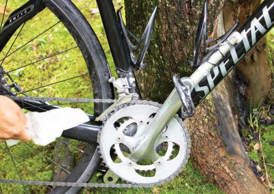 Cycling wipes cleaning bike chain